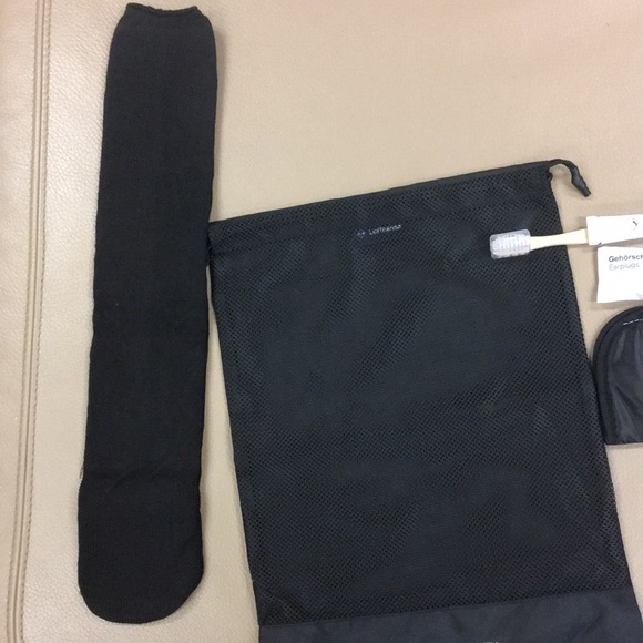 Lufthansa Toiletry Bag - Picture 6 of 9